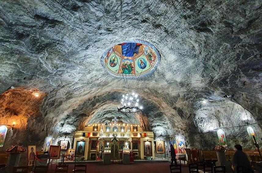Biserica subterană Sfânta Varvara din Salina Târgu Ocna