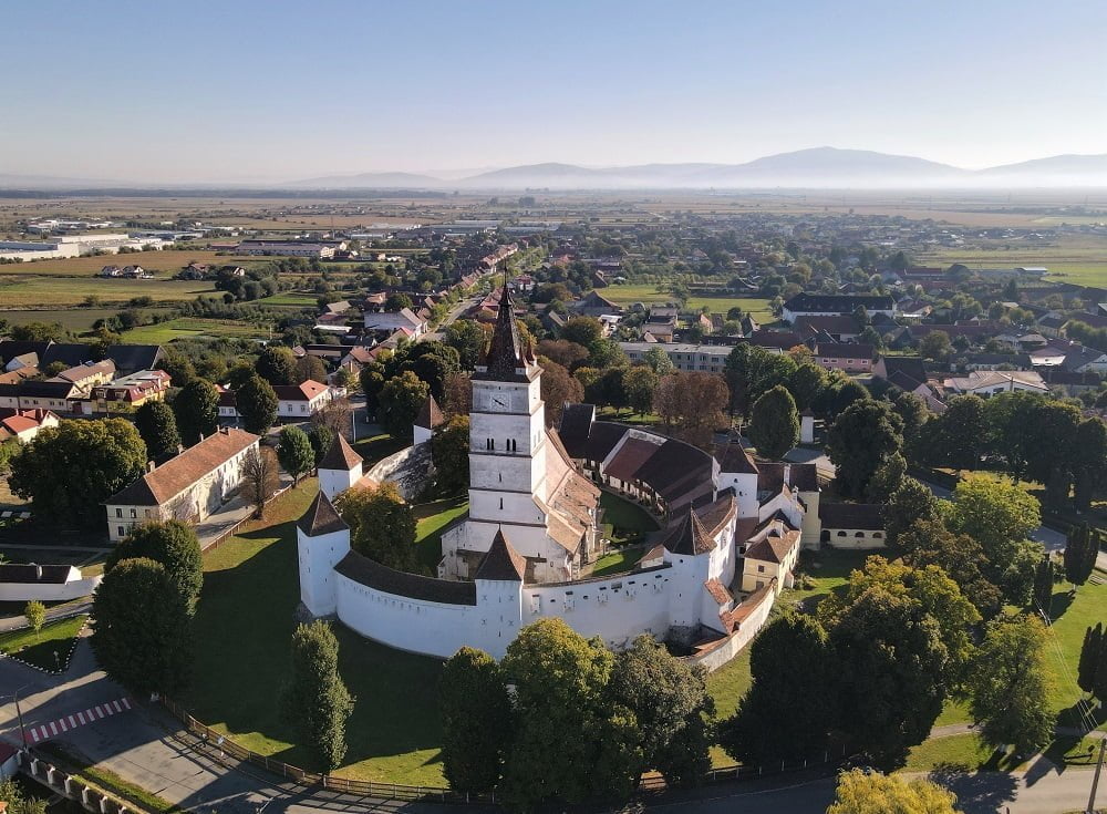 Cetatea si biserica fortificata Hărman - Obiective turistice din județul Brașov